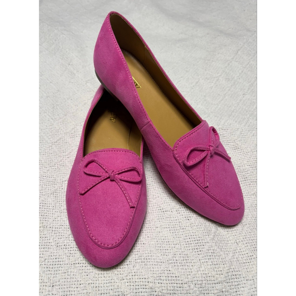 J. Crew Factory Shoes - EUC J. Crew Factory Women's Classic Pink Faux Suede Loafer w/Bows Coquette Sz 7